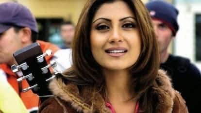 अगली एक्ट्रेस जिनका नाम इस लिस्ट में शामिल है वो है फिल्म क्योंकि की माया. इस फिल्म में रिमी सेन ने माया का किरदार निभाया था. लेकिन बॉलीवुड में अपने 8 साल के सफल करियर के बाद उन्होंने इंडस्ट्री से संन्यास ले लिया. लेकिन अब सर्जरी के बाद उन्हें पहचान पाना मुश्किल है.