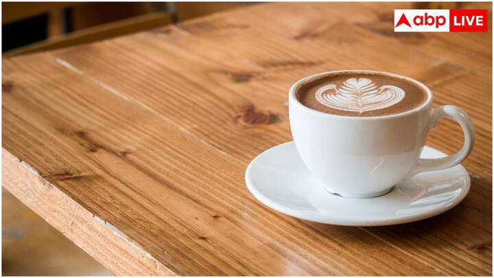 अगर आपको हाई ब्लड प्रेशर है और आप कॉफी पीना चाहते हैं, तो यहां कुछ बातें ध्यान में रखनी चाहिए. आपको अपने डॉक्टर से बात करनी चाहिए. यह सबसे इंपॉर्टेंट स्टेप है, क्योंकि आपका डॉक्टर आपकी मेडिकल कंडीशन, आपकी दवाइयों और आपकी ओवरऑल हेल्थ के आधार पर आपको सही सलाह दे सकता है.