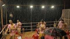 In Pics: वाराणसी में गंगा का जलस्तर बढ़ा, नमो घाट समेत सभी घाट जलमग्न, गंगा आरती का भी स्थान बदला, देखें- तस्वीरें