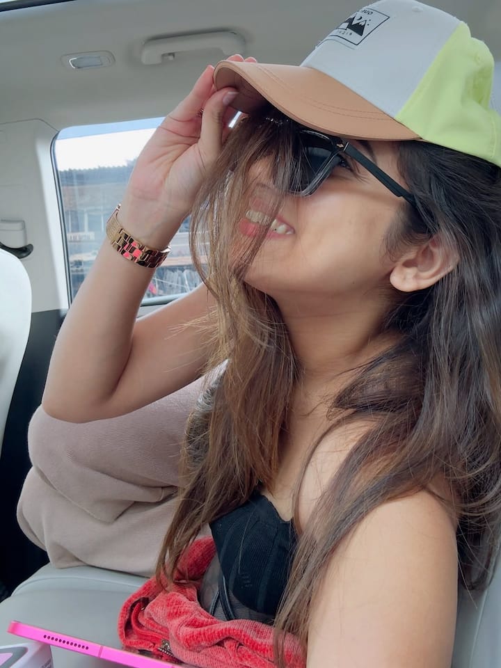 जान्हवी किल्लेकर आपल्या चाहत्यांसाठी सोशल मीडियावर नेहमी काहीना काही शेअर करताना पाहायला मिळते.