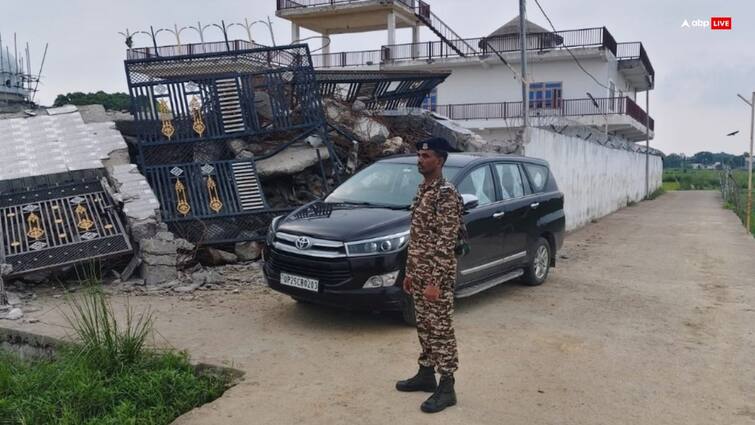 Jalaluddin alias Changur news raid on 6 hideouts in Balrampur para military deployed जलालुद्दीन उर्फ छांगुर की मुश्किलें नहीं हो रहीं कम, बलरामपुर में 12 ठिकानों पर छापा, पैरा मिलिट्री तैनात