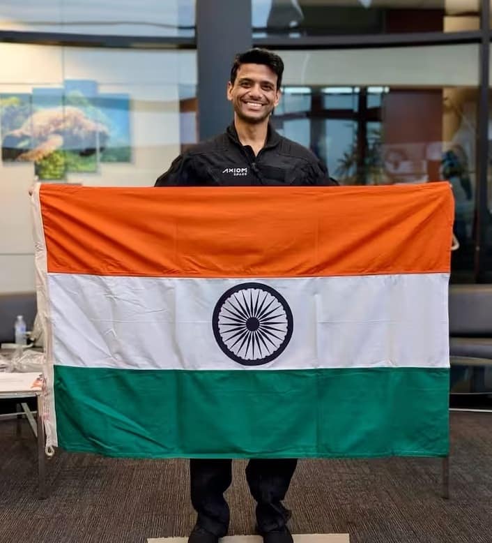 अंतर्राष्ट्रीय अंतरिक्ष स्टेशन पर रहते हुए, उन्होंने जीव विज्ञान, पदार्थ विज्ञान और कृत्रिम बुद्धिमत्ता से जुड़े कई अंतरराष्ट्रीय वैज्ञानिक प्रयोगों में महत्वपूर्ण भूमिका निभाई। इसमें स्प्राउट्स परियोजना पर उनका काम भी शामिल था, जो सूक्ष्म गुरुत्वाकर्षण में पौधों की वृद्धि पर एक अध्ययन है, जिसमें अंतरिक्ष में टिकाऊ कृषि को बढ़ावा देने की क्षमता है।