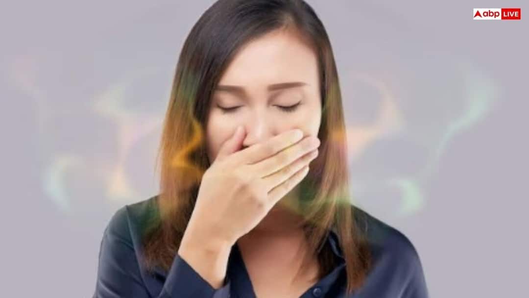 क्या आपकी सांसों से आती है बदबू? इन आसान तरीकों से लौटेगी ताजगी how to cure mouth smell simple methods for freshness क्या आपकी सांसों से आती है बदबू? इन आसान तरीकों से लौटेगी ताजगी