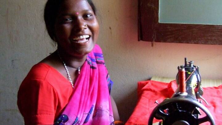 इस योजना का फायदा सिर्फ पढ़ाई तक सीमित नहीं है. सरकार महिलाओं को स्वरोजगार के लिए ट्रेनिंग भी देती है. वर्किंग वुमेन के लिए हॉस्टल और शॉर्ट स्टे होम जैसी सुविधाएं भी दी जा रही है. अगर कोई भी महिला इस योजना का फायदा लेना चाहती है तो उसके लिए आवेदन प्रक्रिया काफी आसान है.