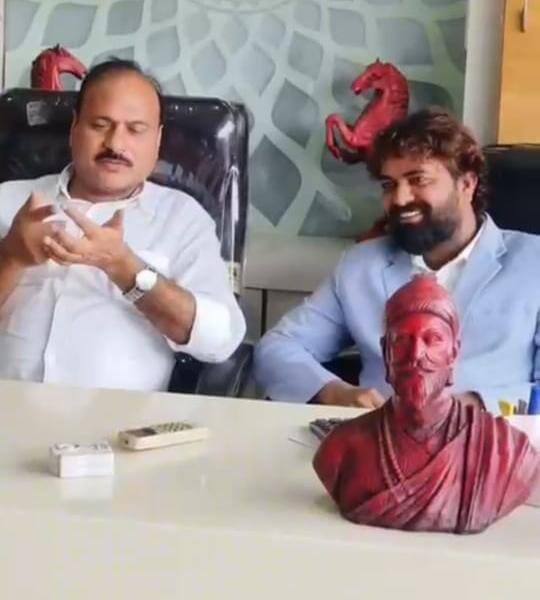 Adilabad Crime News: ఆదిలాబాద్‌ జిల్లా నాయకుల మెడకు డిజిటల్ మైక్రో ఫైనాన్స్ మెసాల ఉచ్చు- క్రిష్ణాతో ఫొటోలు దిగిన నాయకులపై ఆరోపణలు