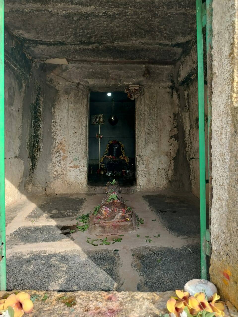 500 ఏళ్ల నాటి ఆలయం కోసం పోరాటం: గుప్త నిధుల వేటగాళ్ల బారిన పడిన శివాలయాన్ని కాపాడాలని  సీఎం చంద్రబాబుకు అభ్యర్ధన!