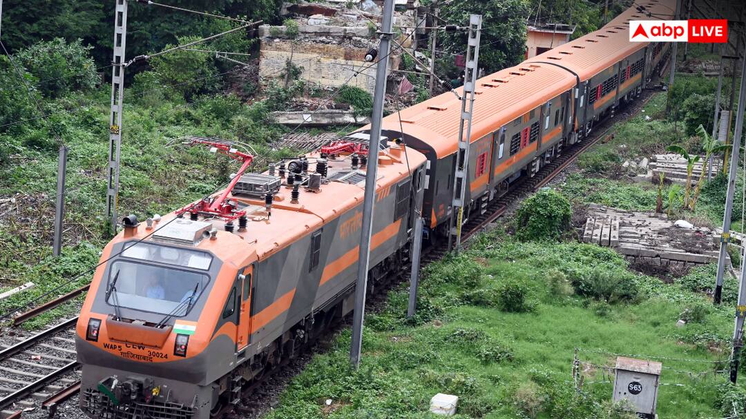 बिहार को मिलेंगी 4 अमृत भारत एक्सप्रेस ट्रेन, PM मोदी आज दिखाएंगे हरी झंडी; जानें क्या होगा रूट? ddu division will get two pairs of amrit bharat express trains pm modi will flag off trains motihari ann बिहार को मिलेंगी 4 अमृत भारत एक्सप्रेस ट्रेन, PM मोदी आज दिखाएंगे हरी झंडी; जानें क्या होगा रूट?