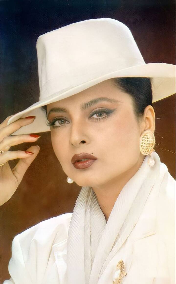 आज भी दिग्गज अदाकारा की स्टाइल और खूबसूरती देख फैंस उनके मुरीद हो जाते हैं. हर बार ही एक्ट्रेस अपने अलग अंदाज से स्पॉटलाइट अपने नाम कर लेती हैं.