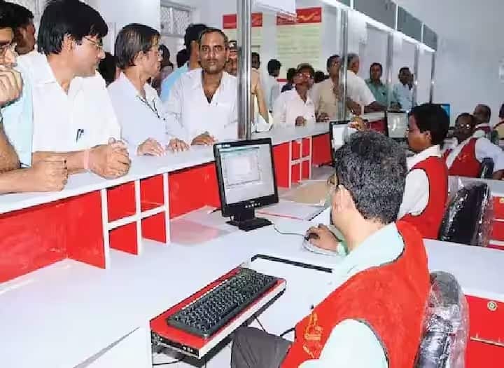 সুকন্যা সমৃদ্ধি স্কিম : বর্তমানে, এটি ৮.২% বার্ষিক সুদ পাচ্ছে। যা ব্যাংকের এফডি এবং অন্যান্য সঞ্চয় প্রকল্পের তুলনায় অনেক বেশি। এটি কন্যার নামে খোলা যেতে পারে। বার্ষিক ২৫০ টাকা থেকে ১.৫ লক্ষ টাকা পর্যন্ত বিনিয়োগ করা যেতে পারে। মেয়ের বয়স ২১ বছর হলে বা বিয়ের পর ম্যাচিউরিটি ঘটে।