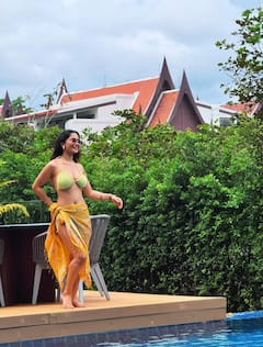 Ruhani Sharma: బికినీలో రహానీ శర్మ... థాయ్‌లాండ్‌ ట్రిప్ ఫోటోలు చూడండి