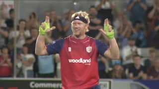 T20 Blast: 22 गेंदों में 110 रन...T20 ब्लास्ट में जॉर्डन कॉक्स की विस्फोटक पारी देखकर हैरान दुनिया