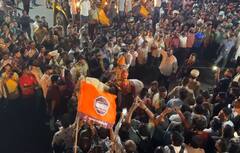Photo : राज ठाकरेंच्या मीरा भाईंदरमधील सभेला मोठी गर्दी, ढोल ताशांच्या गजरात स्वागत