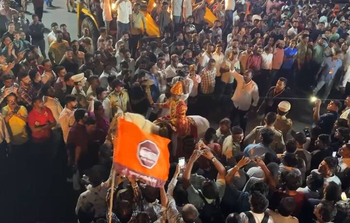 मनसे अध्यक्ष राज ठाकरे यांची आज मीरा भाईंदरमध्ये जाहीर सभा झाली. या सभेला मोठा गर्दी होती.