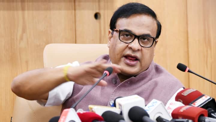 असम में बीजेपी को 50% और कांग्रेस को 39% समर्थन मिला है. सीएम फेस की रेस में हेमंत बिस्वा शर्मा को 46% और गौरव गोगोई को 45% लोग पसंद कर रहे हैं. यह फर्क बहुत मामूली है.