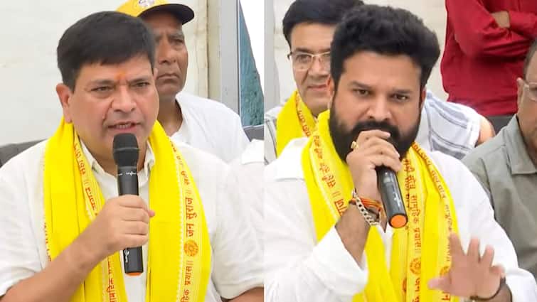'हैलो कौन…' वाले रितेश पांडेय जन सुराज से जुड़े, पूर्व ADG जेपी सिंह ने भी थामा PK का दामन Bhojpuri Singer Ritesh Pandey and Former ADG JP Singh Join Prashant Kishor Party Jan Suraaj ANN 'हैलो कौन…' वाले रितेश पांडेय जन सुराज से जुड़े, पूर्व ADG जेपी सिंह ने भी थामा PK का दामन
