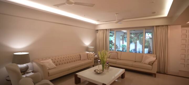 The actor’s compact media room serves as a space for meetings and features a unique thread painting gifted by a fan from his hometown.