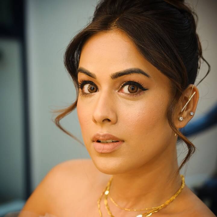 The off-shoulder neckline, paired with delicate layered gold jewellery, makes this close-up feel luxe. (All Images: Instagram/@niasharma90)