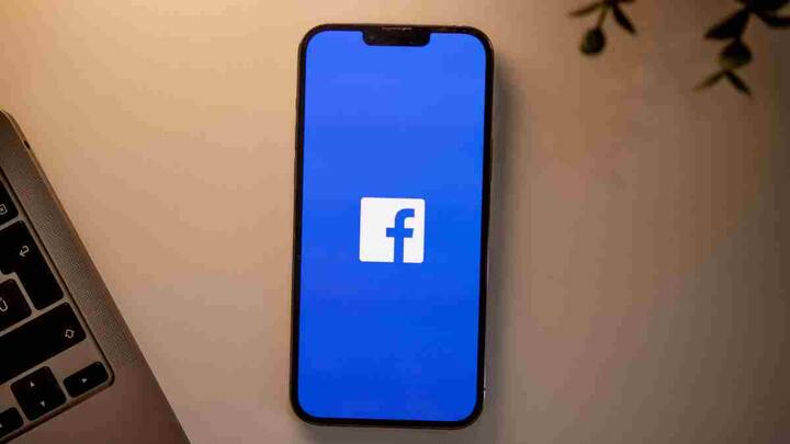 Facebook: Meta ने साल 2025 की पहली छमाही में Facebook से लगभग 1 करोड़ फर्जी और स्पैम से जुड़े अकाउंट्स को हटाने का बड़ा कदम उठाया है.