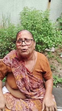 અમદાવાદના વસ્ત્રાલમાં લુખ્ખાઓનો આતંક, ભજન ગાતી મહિલાઓના વાળ ખેંચી માર માર્યો, વીડિયો વાયરલ!