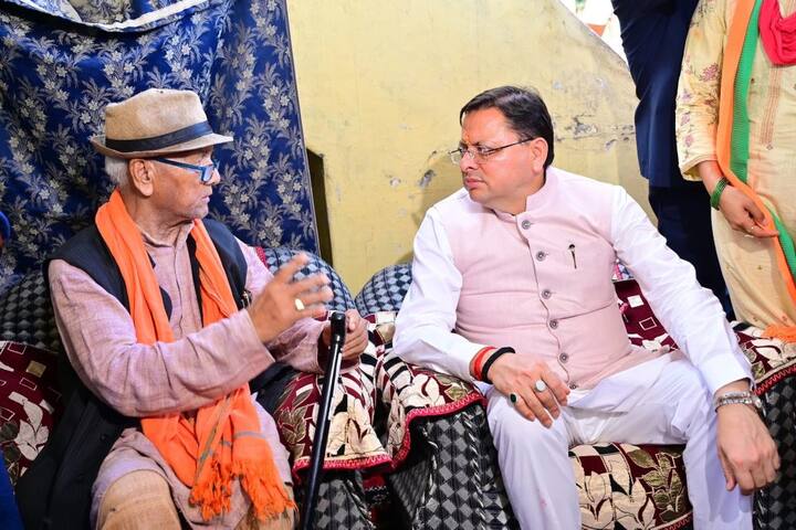 उत्तराखंड के मुख्यमंत्री पुष्कर सिंह धामी आज शुक्रवार (18 जुलाई) को उधम सिंह नगर में मौजूद थे. सीएम धामी ने यहां राज्य आंदोलनकारी से और स्थानीय जनता से मुलाकात की.