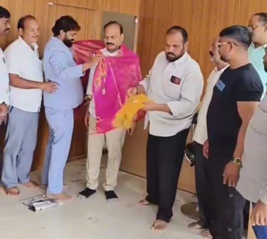 Adilabad Crime News: ఆదిలాబాద్‌ జిల్లా నాయకుల మెడకు డిజిటల్ మైక్రో ఫైనాన్స్ మెసాల ఉచ్చు- క్రిష్ణాతో ఫొటోలు దిగిన నాయకులపై ఆరోపణలు