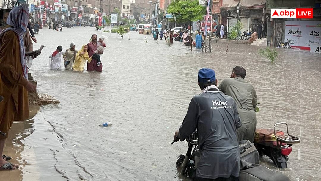 178 deaths and 491 people injured in pakistan due to heavy rainfall and flood पाकिस्तान में भीषण बारिश और बाढ़ ने मचाई तबाही, अब तक 178 की मौत, सैकड़ों घायल