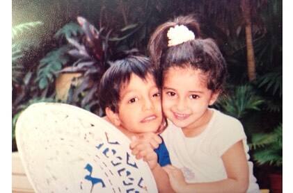 बचपन की क्यूट तस्वीरें शेयर करते हुए उन्होंने आगे लिखा, 'सैयारा थिएटर्स में रिलीज होने वाली है. विश्वास नहीं हो रहा है कि मेरे छोटे भाई की पहली फिल्म रिलीज हो रही है. फिल्मों में तुम्हारा स्वागत है अहान'.