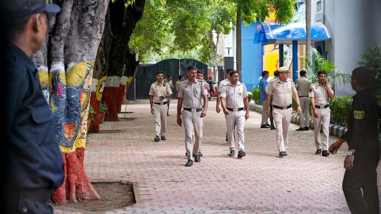 Bomb Scare Continues In Delhi As DU Colleges Receive Threat Email, Campuses Being Searched
