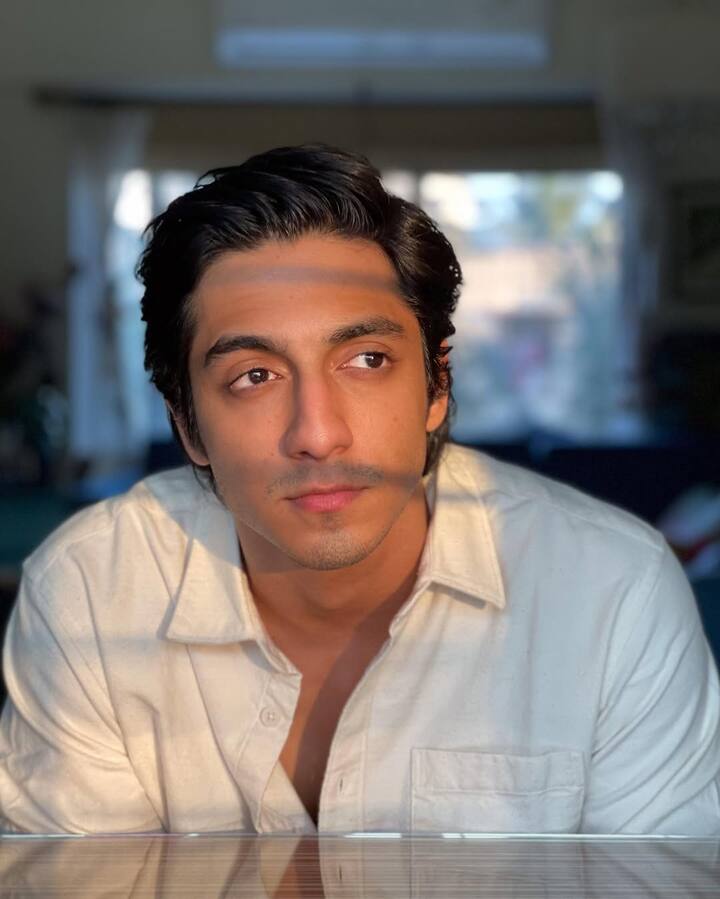 अहान पांडे इन दिनों अपनी फिल्म सैयारा को लेकर खूब सुर्खियां बटोर रहे हैं. आज यानी 18 जुलाई को उनकी फिल्म थिएटर्स में रिलीज हो चुकी है.