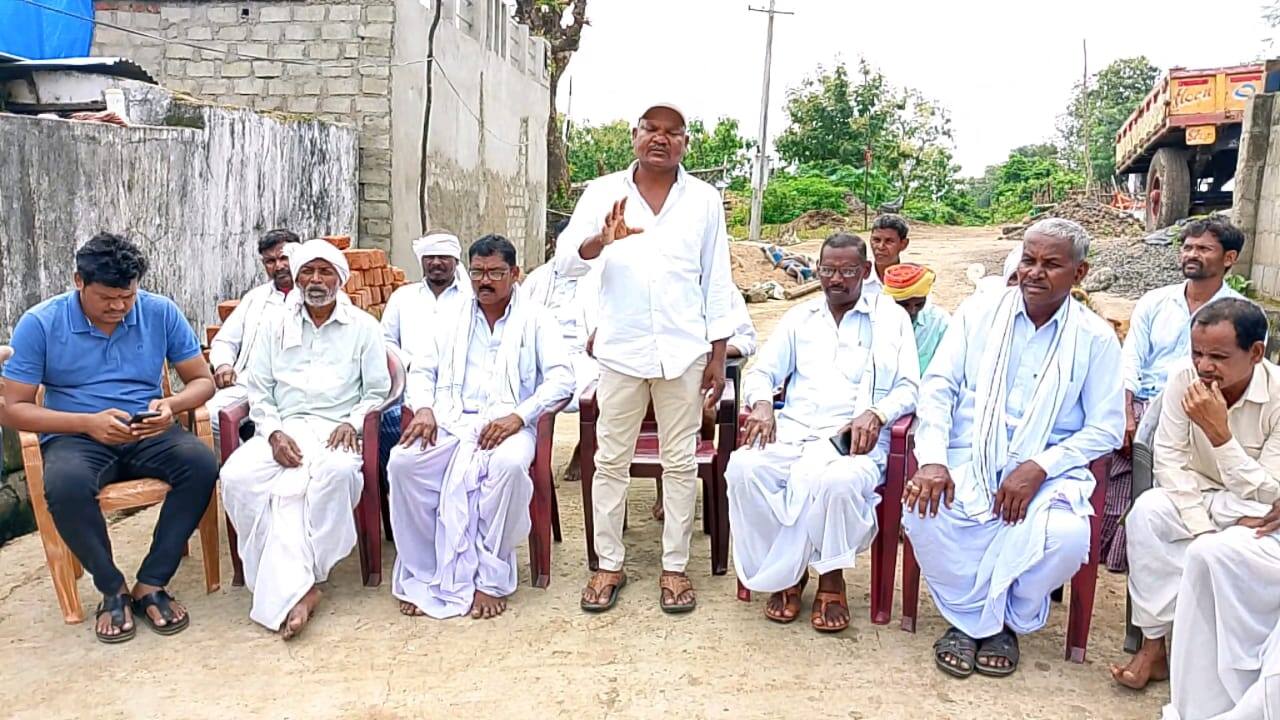 Adilabad Crime News: ఆదిలాబాద్‌ జిల్లా నాయకుల మెడకు డిజిటల్ మైక్రో ఫైనాన్స్ మెసాల ఉచ్చు- క్రిష్ణాతో ఫొటోలు దిగిన నాయకులపై ఆరోపణలు