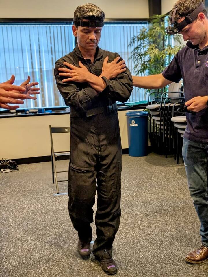 అంతరిక్ష నుంచి భూమ్మీదకు తిరిగివచ్చిన తర్వాత శుభాంశు శుక్లా..మళ్లీ నడవడం నేర్చుకుంటున్నా అంటూ కొన్ని ఫొటోస్ షేర్ చేశారు