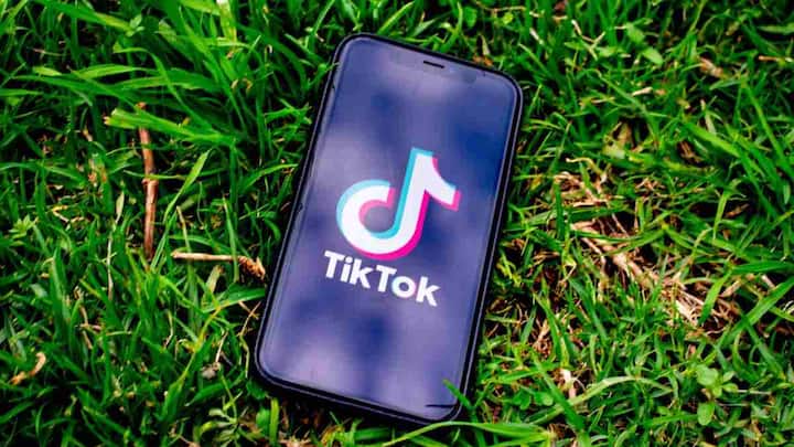 TikTok, AliExpress और WeChat जैसे चर्चित चीनी ऐप्स एक बार फिर विवादों में हैं. इन ऐप्स पर यूजर्स की निजी जानकारी चुराने और यूरोपीय संघ के डेटा प्राइवेसी नियमों का उल्लंघन करने के आरोप लगे हैं.
