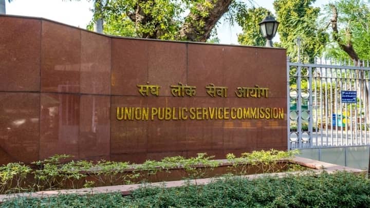 अगर इस योजना के फायदों की बात करें तो आपको बता दें अगर कोई छात्रा UPSC प्री परीक्षा पास कर लेती है तो उसे 1 लाख रुपये मिलते हैं. वहीं BPSC प्री निकालने वाली छात्राओं को 50 हजार रुपये दिए जाते हैं. हाल ही में राज्य सरकार ने कई महिलाओं को इसके तहत राशि भेजी है.