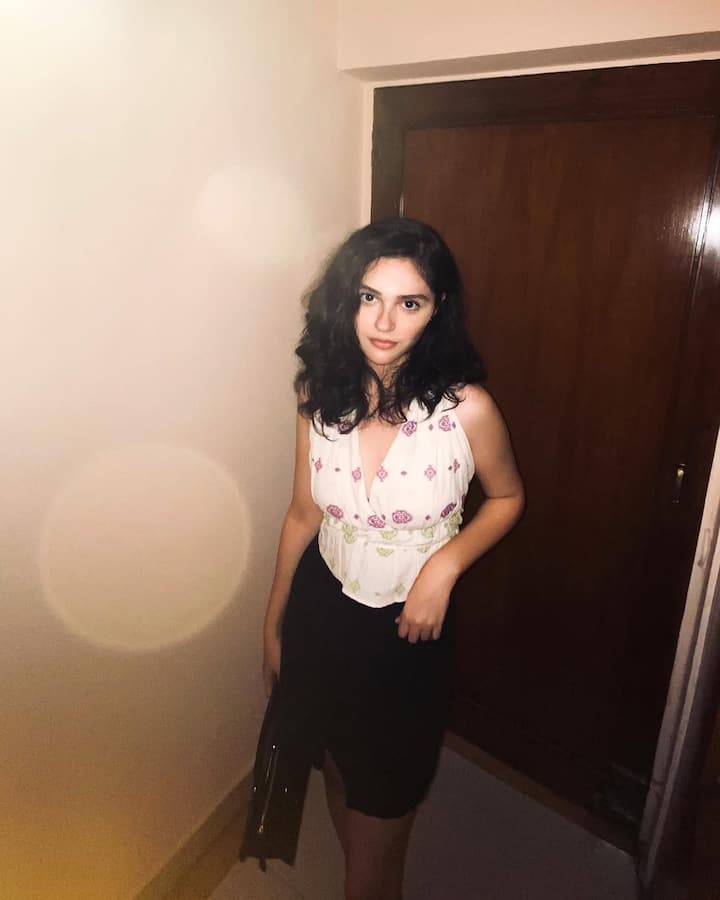 इसके बाद उन्होंने दिल्ली विश्वविद्यालय से पॉलिटिकल साइंस की डिग्री हासिल की. एक्ट्रेस ने अपने करियर की शुरुआत मॉडलिंग से की थी.