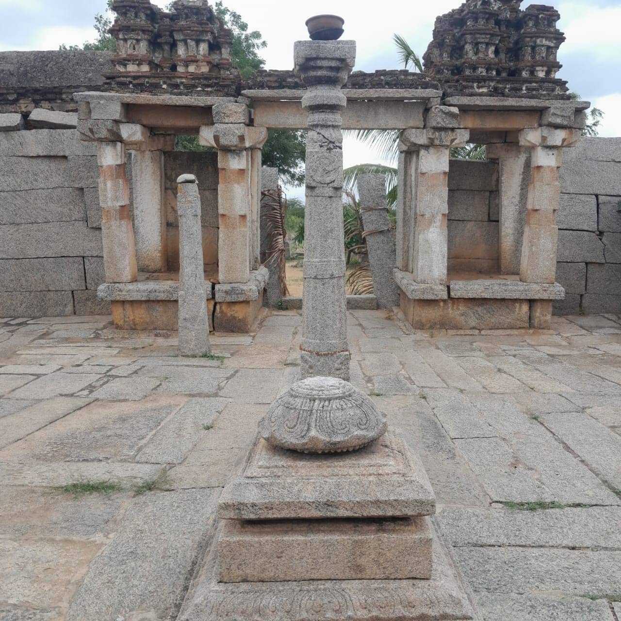 500 ఏళ్ల నాటి ఆలయం కోసం పోరాటం: గుప్త నిధుల వేటగాళ్ల బారిన పడిన శివాలయాన్ని కాపాడాలని  సీఎం చంద్రబాబుకు అభ్యర్ధన!