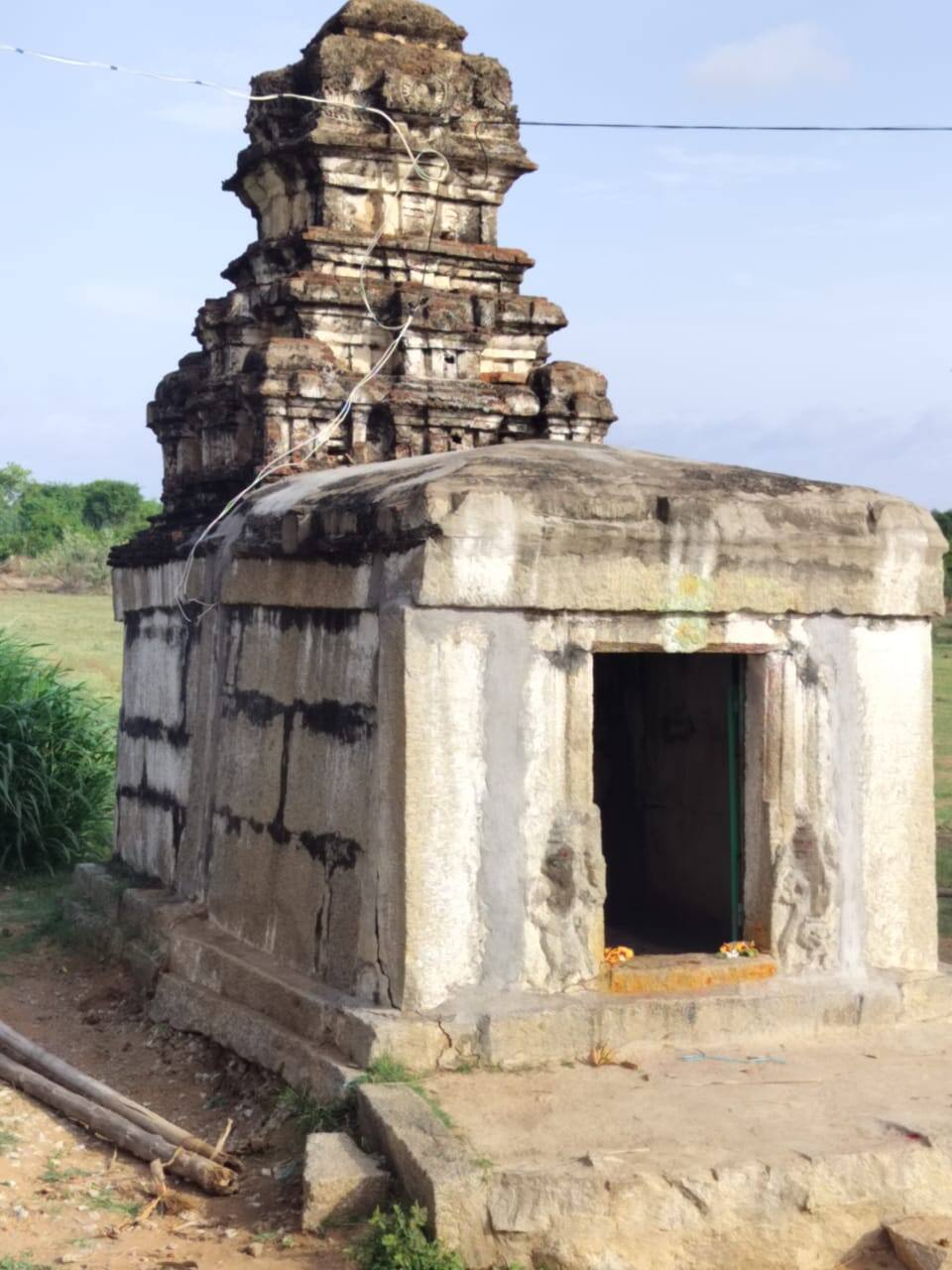 500 ఏళ్ల నాటి ఆలయం కోసం పోరాటం: గుప్త నిధుల వేటగాళ్ల బారిన పడిన శివాలయాన్ని కాపాడాలని  సీఎం చంద్రబాబుకు అభ్యర్ధన!