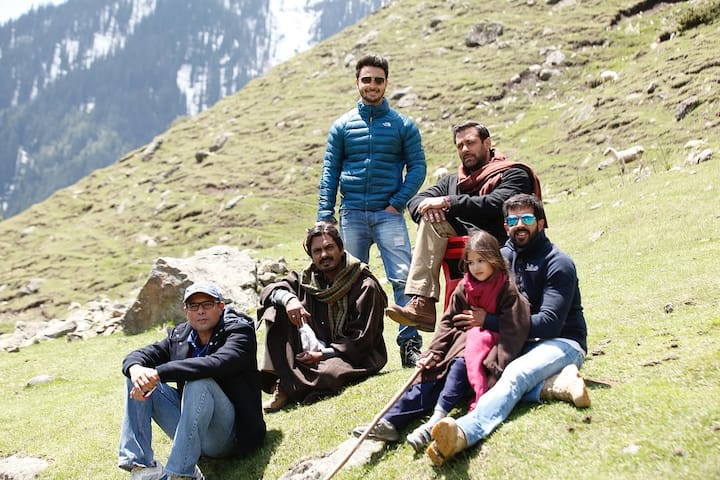 Aayush shared a humorous anecdote about Salman Khan advising him that to click a great photo, just point the camera at him.