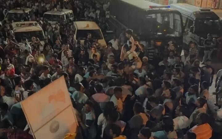 यावेळी राज ठाकरे अंगार है बाकी सभ भंगार है अशा घोषणा देखील मनसैनिकांनी दिल्याचे पाहायला मिळाले.