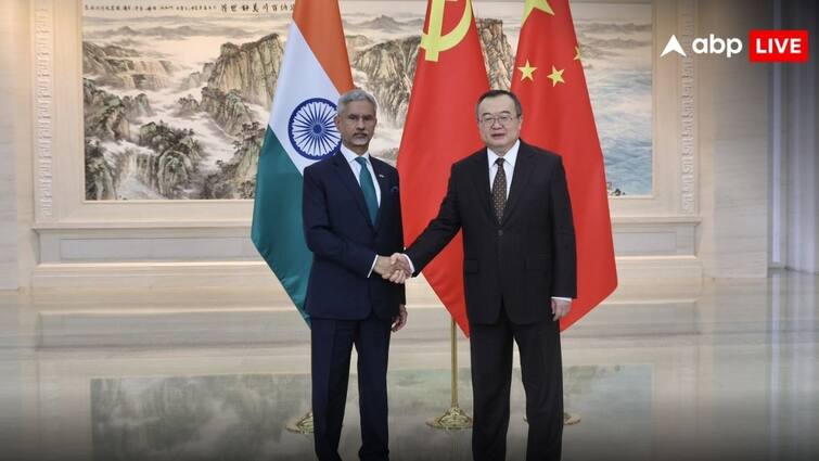S Jaishankar meeting with Chinese counterpart Wang Yi says Pakistan or any third party no role in India-China bilateral relations India-China Relations: 'भारत-चीन संबंधों में पाकिस्तान या तीसरा कोई....' विदेश मंत्री एस जयशंकर ने 'ड्रैगन' को दिया क्लियर मैसेज