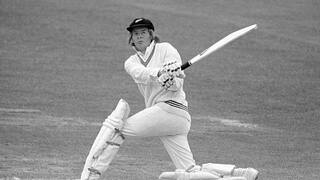 इस बल्लेबाज के नाम है एक वनडे मैच में सबसे ज्यादा गेंद खेलने का रिकॉर्ड, अकेले किया 200 बॉल का सामना