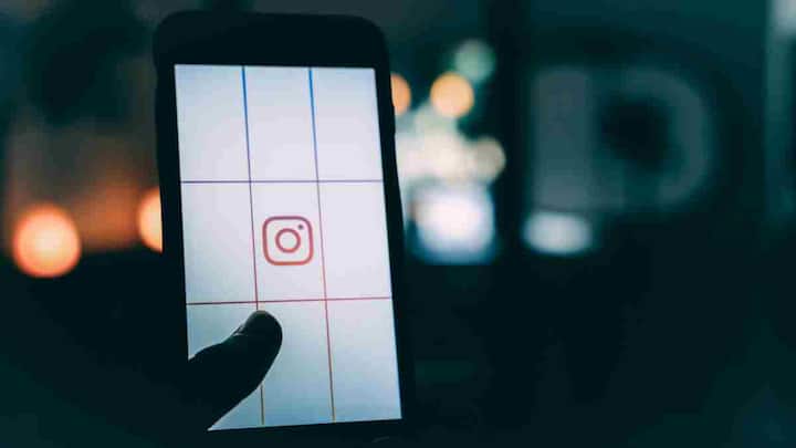 Instagram New Feature: सोशल मीडिया को लेकर हमेशा से एक्सपर्ट्स चेताते रहे हैं कि इसकी लत मानसिक स्वास्थ्य के लिए नुकसानदायक हो सकती है.