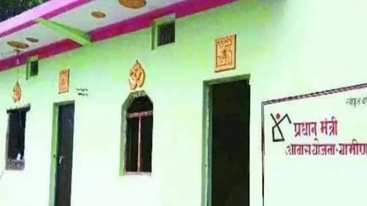 लेकिन दोनों के परिवार अलग‑अलग रहते हैं. और दोनों साथ में नहीं रहते हैं. और दोनों ही योजना की पात्रताओं को पूरा करते हैं. तो फिर वह अलग‑अलग आवेदन कर सकते हैं. और दोनों को अलग-अलग लाभ मिल सकता है.