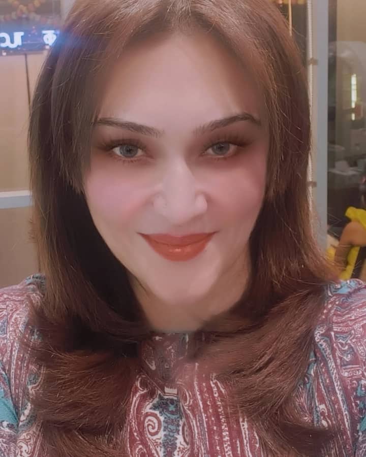 एक्ट्रेस ने कहा कि उन्होंने अपनी शादी को बचाने की पूरी कोशिश की. उन्हें लगा कि अगर वो मां बन जाएंगी तो सब ठीक हो जाएगा. उनकी शादी पांच साल मुश्किल से चली क्योंकि उनके पति जिम्मेदारी नहीं लेना चाहते थे.