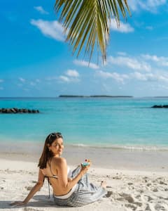 Kajal Aggarwal Pics: માલદિવના દરિયા કિનારે મસ્તી કરતી જોવા મળી કાજલ અગ્રવાલ, આપ્યા ગ્લેમરસ પોઝ