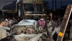 भरतपुर में सड़क हादसा, दो ट्रकों के बीच में फंस गई कार, क्रेन की मदद से किया रेस्क्यू