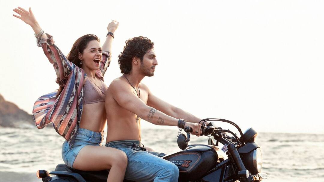 Mohit soori movie Aahan Panday Aneet Padda starrer Saiyaara Movie Review ப்ரோமோஷனே இல்லை ,புதுமுக நடிகர்கள் , முதல் நாளில் குவிந்த வசூல்..காதலர்களை கவர்ந்த சாயாரா பட விமர்சனம்