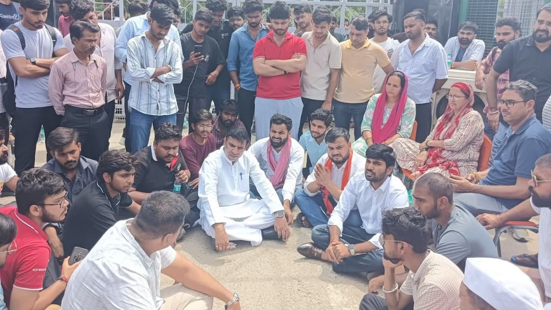 Protest Erupts On Sharda University Campus Over BDS Student's Suicide, Kin Allege Harassment By Prof Sharda University News Student Suicide Protest Erupt On Campus Kin Allege Harassment By Professor Protest Erupts On Sharda University Campus Over BDS Student's Suicide, Kin Allege Harassment By Prof