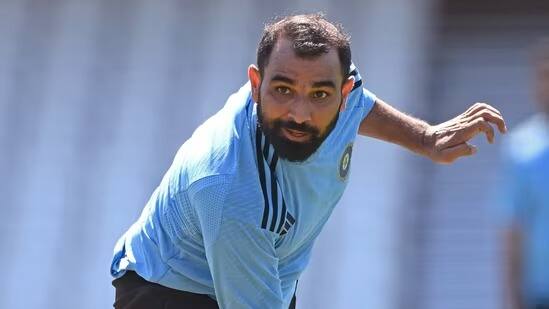 शमी त्याच्या नवीन फ्रँचायझीसोबत फारसा प्रभावी दिसला नाही. त्याने 9 सामन्यांमध्ये 11.23 च्या इकॉनॉमीने फक्त 6 विकेट्स घेतल्या.