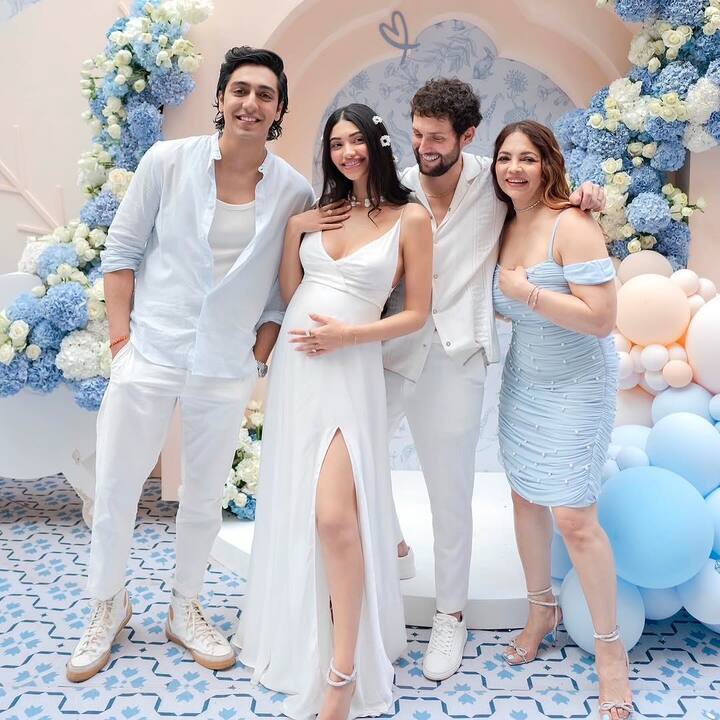 But what’s truly fascinating is Chikki’s deep bond with Shah Rukh Khan. Back in SRK’s struggling days, the Panday brothers offered him a place to stay and helped him find his footing in Bollywood.