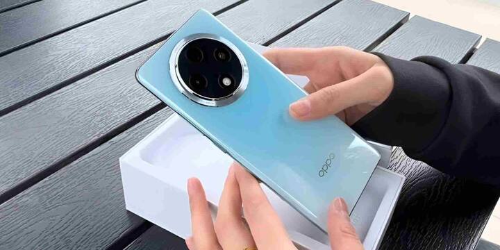 इसके अलावा Flipkart पर OPPO F27 Pro+ पर भी जबरदस्त डिस्काउंट दिया जा रहा है. इस फोन की असल कीमत 32,999 रुपये है लेकिन अभी इस फोन पर 43 प्रतिशत का डिस्काउंट मिल रहा है जिसके बाद आप इसे महज 18,749 रुपये में खरीद सकते हैं.